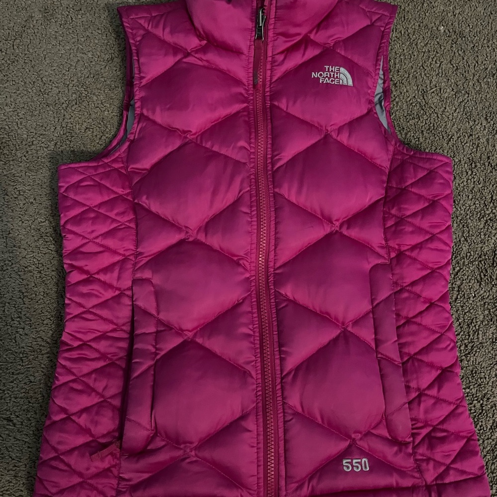 Girl’s North Face Fuchsia Quilted Vest size 10/12 Medium